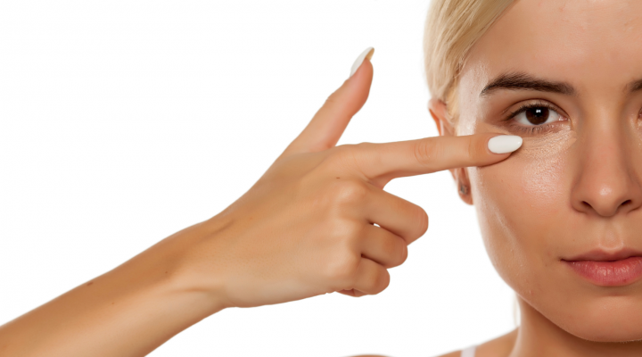 أسباب تكتل الفيلر تحت العين - علاجه