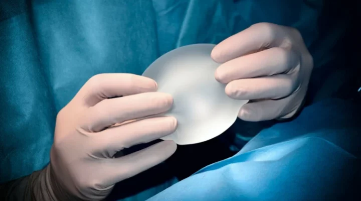 مخاطر عملية تكبير الثدي بالسيليكون